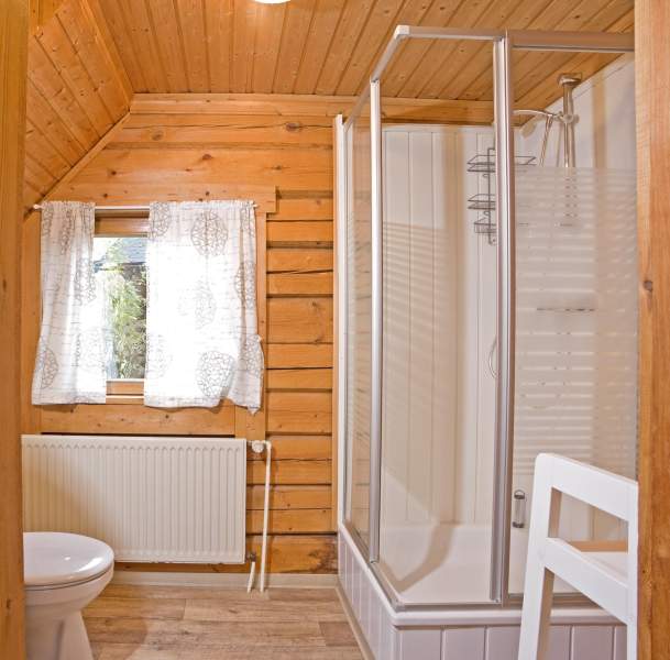 Foto von dem Duschbad im karelischen Blockhaus 343.