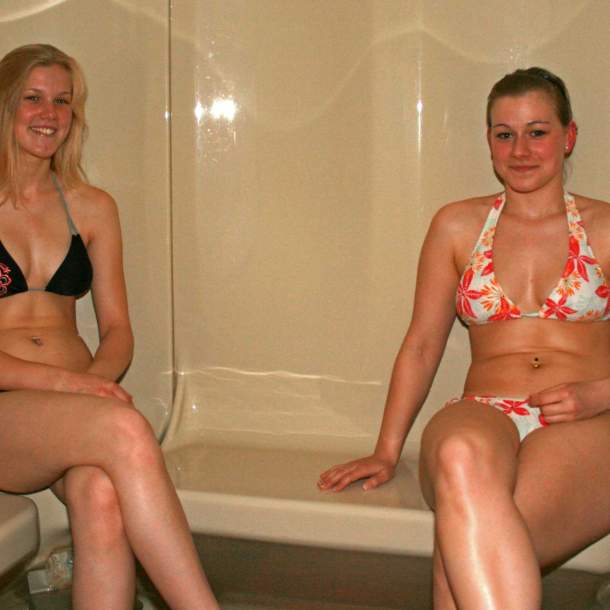 Foto von einer Dampfsauna mit zwei Frauen