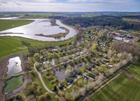 Luftansicht des Ferienparks Geesthof an der Oste mit den einzelnen Ferienhäusern