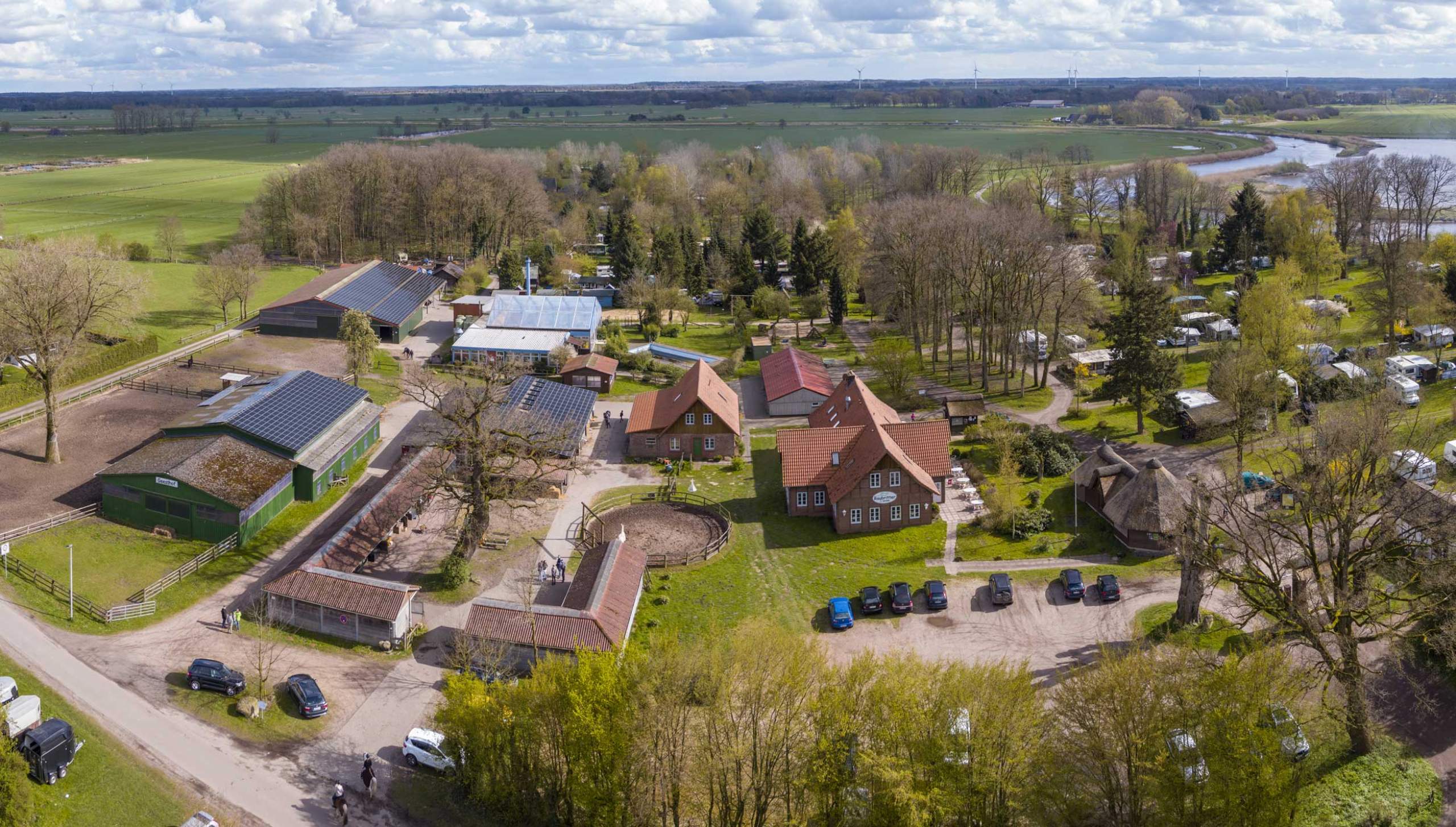 Luftaufnahme von den Betriebsgebäuden