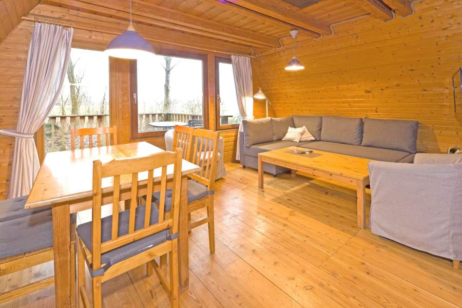 Bild von dem Wohn- und Essbereich im Nurdachhaus 312.