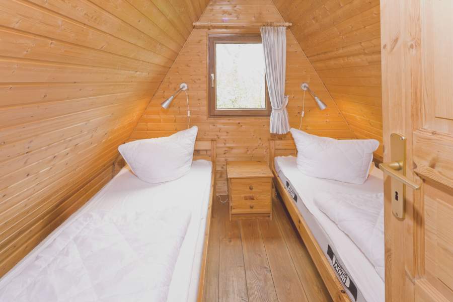 Foto von dem Schlafzimmer mit Einzelbetten im Nurdachhaus 314.