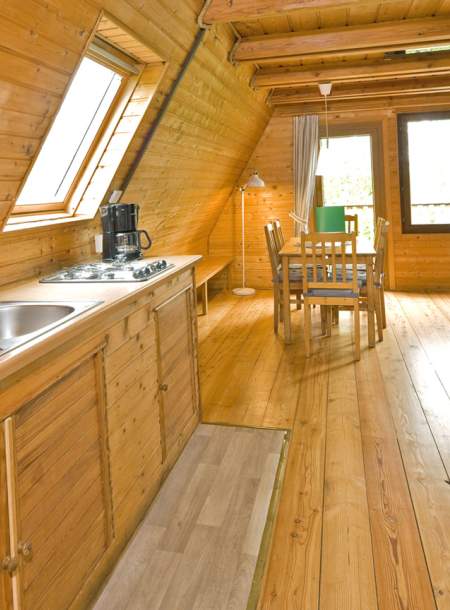 Foto von dem Küchen- und Essbereich im Nurdachhaus 314.