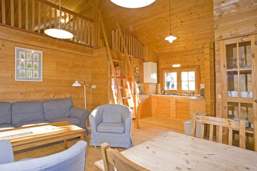 Foto von dem Wohnbereich im Blockhaus 328.