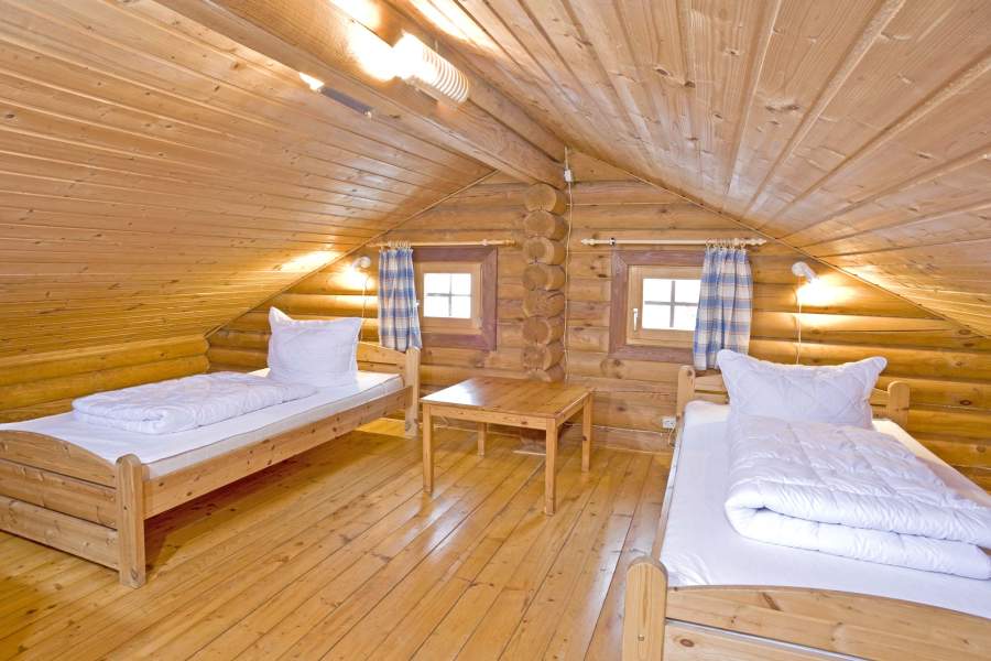 Foto von der Schlafempore im Blockhaus 331.