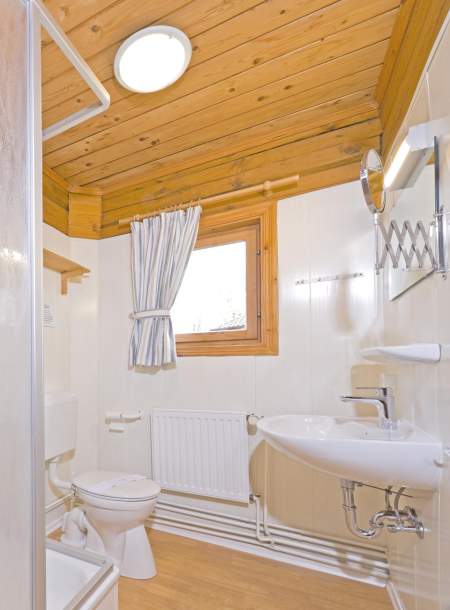 Foto von dem Duschbad im Blockhaus 336.