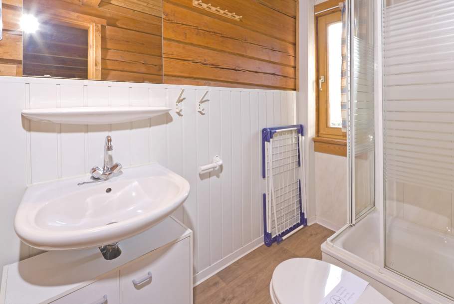 Foto von dem Duschbad im karelischen Blockhaus 355.