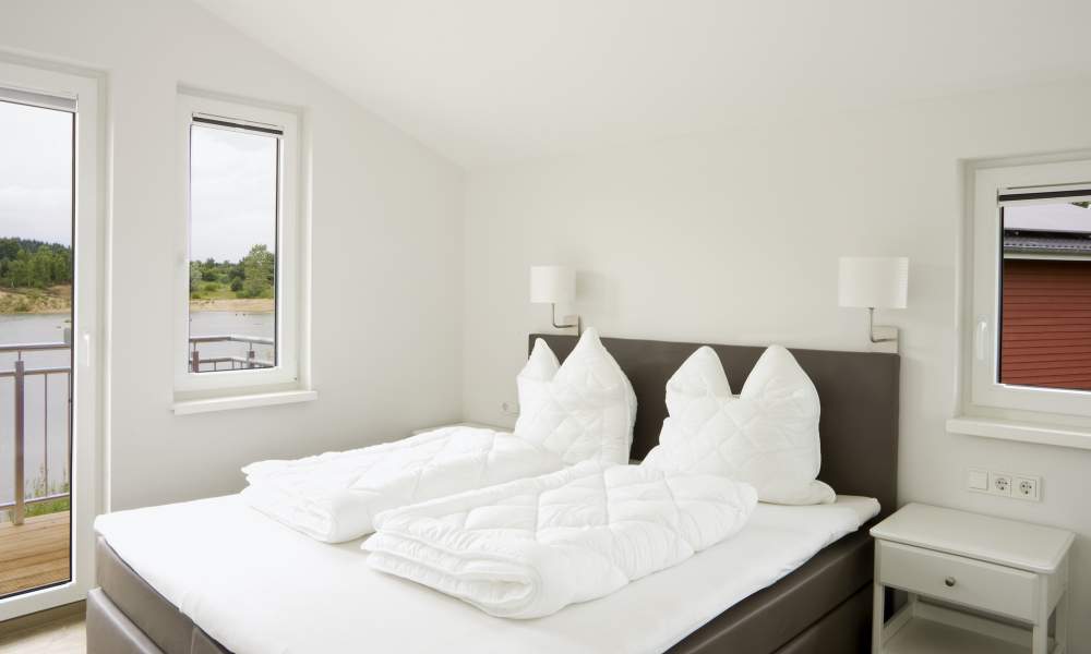 Foto von einem Schlafzimmer mit Doppelbett im Obergeschoss des Seehauses 404.