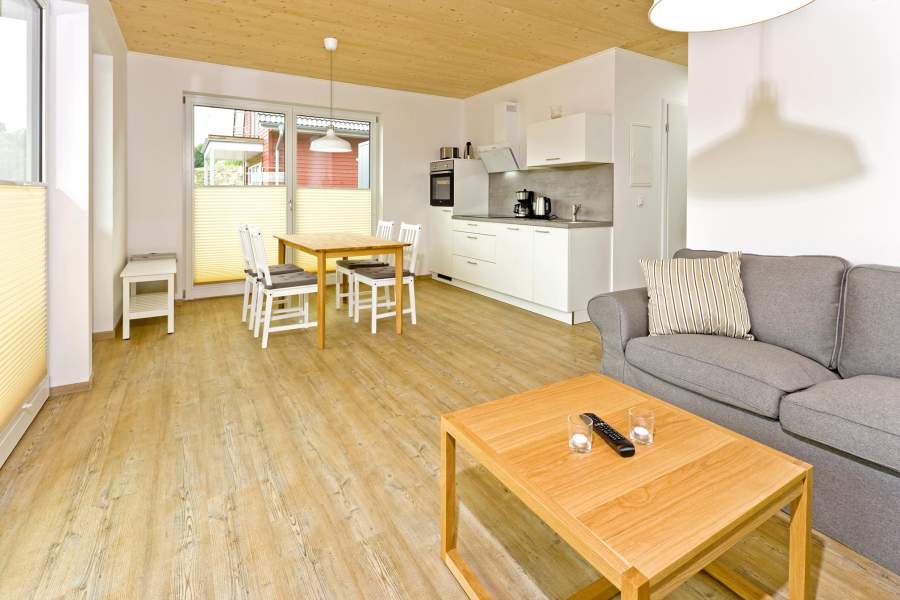 Foto von dem Wohn- und Essbereich in der Seewohnung 413.