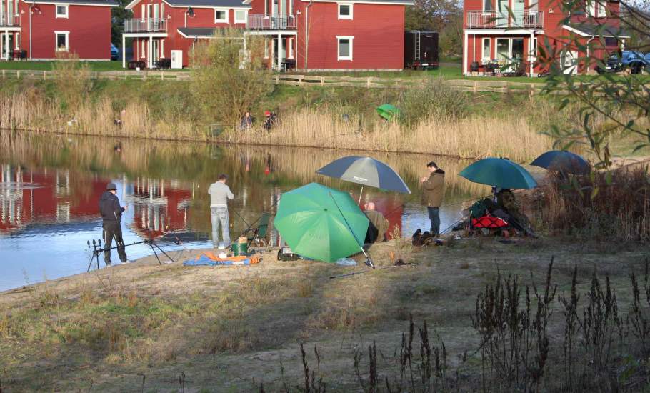 Foto einer Gruppe von Anglern am Geestsee