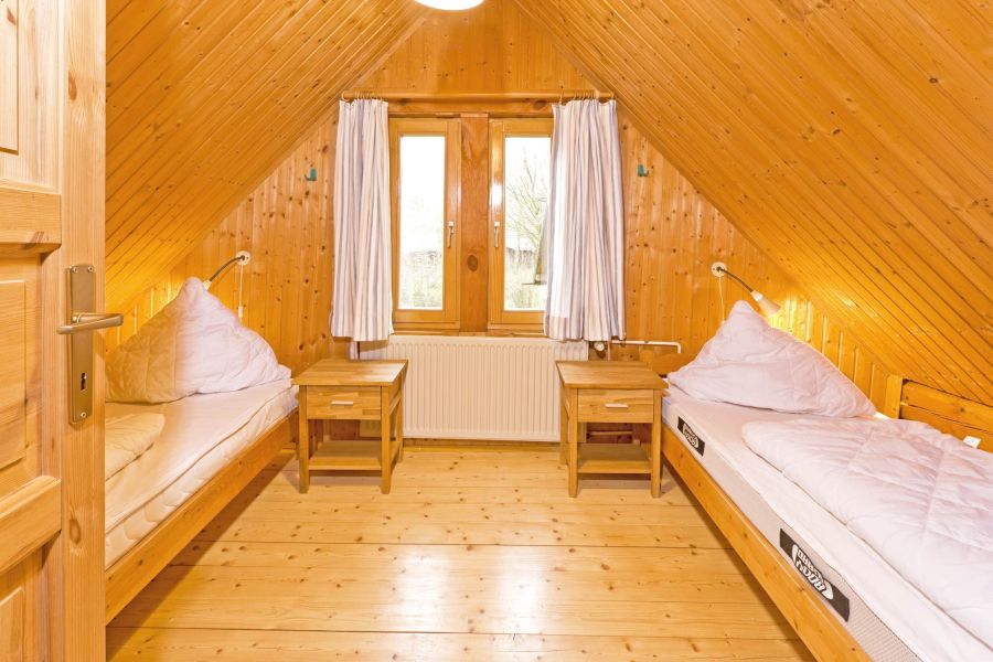 Foto von einem Schlafzimmer mit Einzelbetten im karelischen Blockhaus 354.