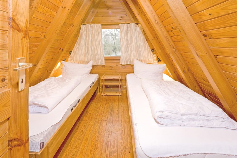 Bild von einem der Schlafzimmer mit Einzelbetten im Nurdachhaus 305.