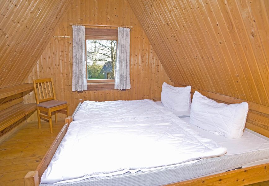 Foto von einem Schlafzimmer mit Doppelbett im karelischen Blockhaus 343.