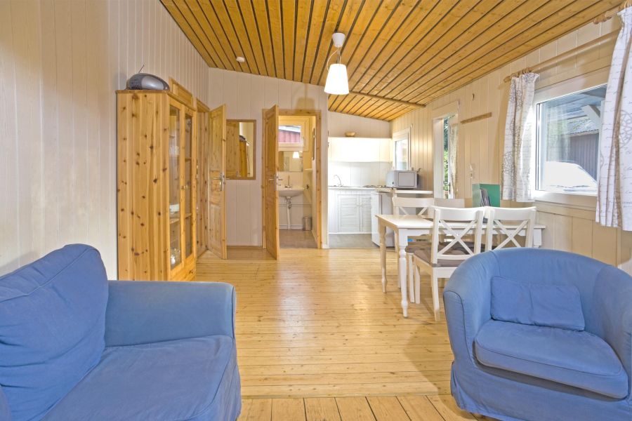 Foto von dem Innenraum des Chalets mit Essbereich und Wohnzimmer