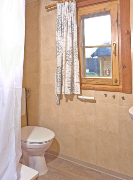 Foto von dem Duschbad im Blockhaus 327.