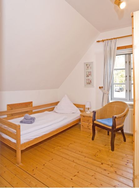 Foto eines gemütlichen Ferienzimmers mit Einzelbett