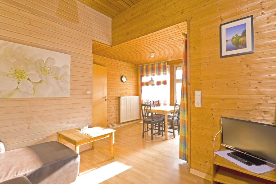 Foto von dem Ess- und Wohnbereich im Ferienhaus 374.