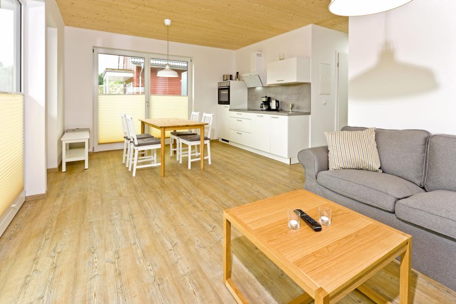 Foto von dem Wohn- und Essbereich in der Seewohnung 413.
