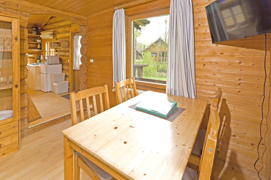 Foto von dem Essbereich im kleinen Blockhaus 366.
