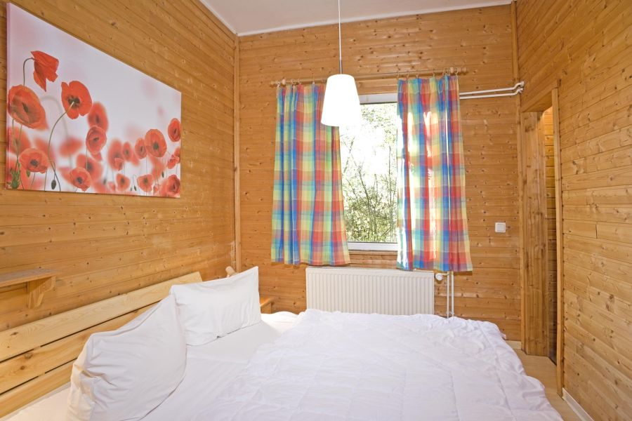 Foto von dem Schlafzimmer mit Doppelbett im Ferienhaus 376.