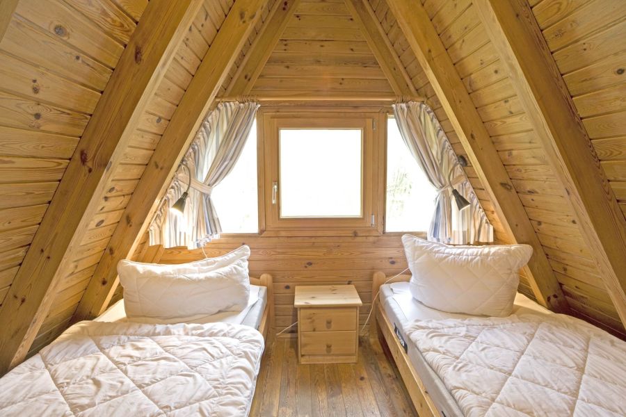 Foto von dem Schlafzimmer mit Einzelbetten im Nurdachhaus 380.