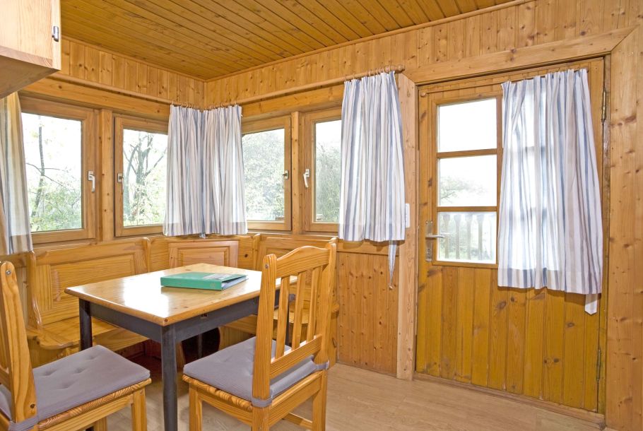 Foto von dem Essbereich im kleinen Blockhaus 333.