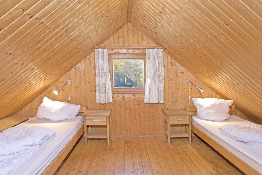 Foto von dem Schlafzimmer mit Einzelbetten im kleinen Blockhaus 353.