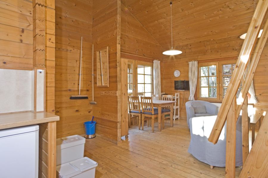 Foto von dem Wohnbereich im Blockhaus 328.