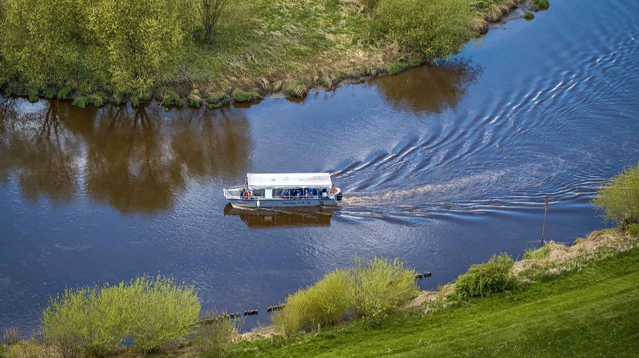 Luftaufnahme der Oste, auf der der Püttenhüpper fährt. 