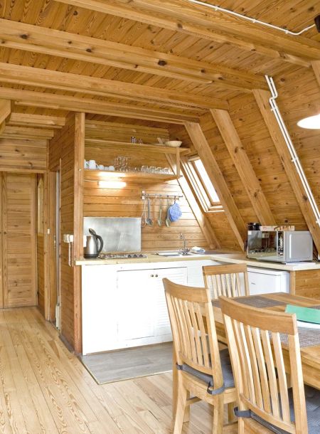 Foto von der Küche mit Essbereich im Nurdachhaus 303