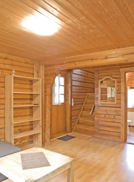 Foto von dem Eingangsbereich im karelischen Blockhaus 343.