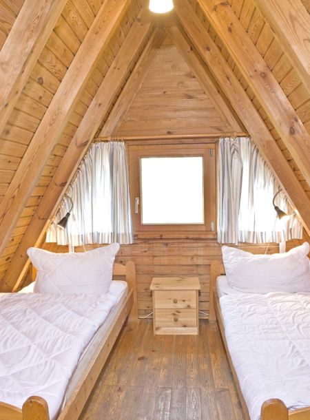 Foto von dem Schlafzimmer mit Einzelbetten im Nurdachhaus 380.