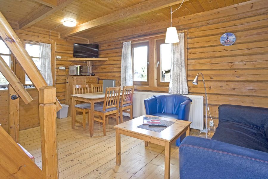 Foto von dem Wohn- und Essbereich im kleinen Blockhaus 342.