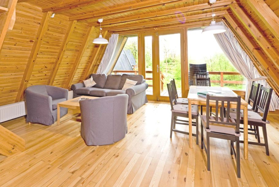 Foto von dem Wohn- und Essbereich im Nurdachhaus 378.