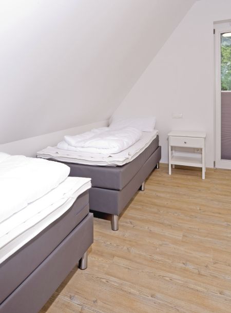 Foto von dem Schlafzimmer mit Einzelbetten in der Seewohnung 412.