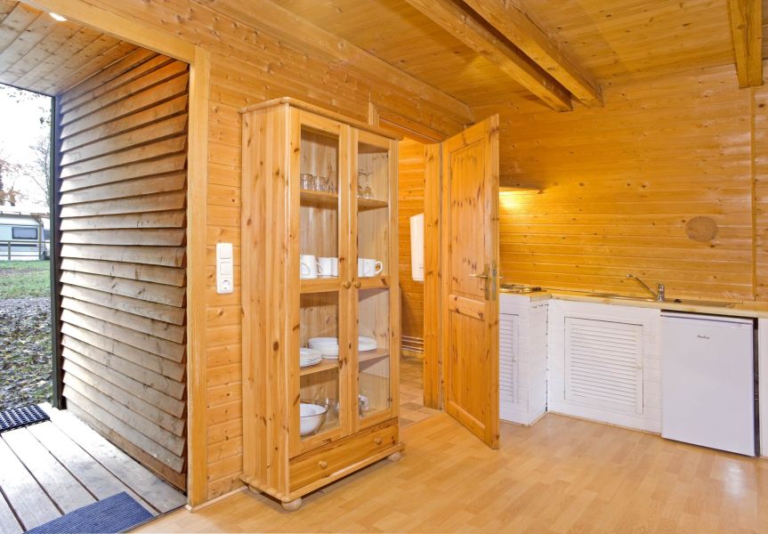 Foto von der Küche im Nurdachhaus 151 mit Zugang zum Bad