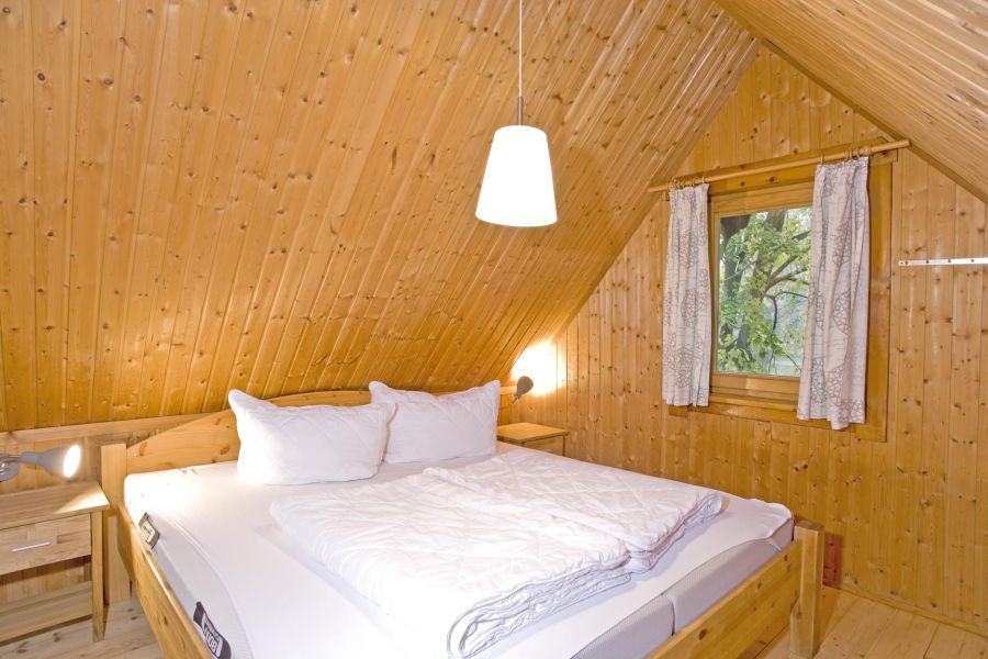Foto von dem Schlafzimmer mit Doppelbett im karelischen Blockhaus 344.