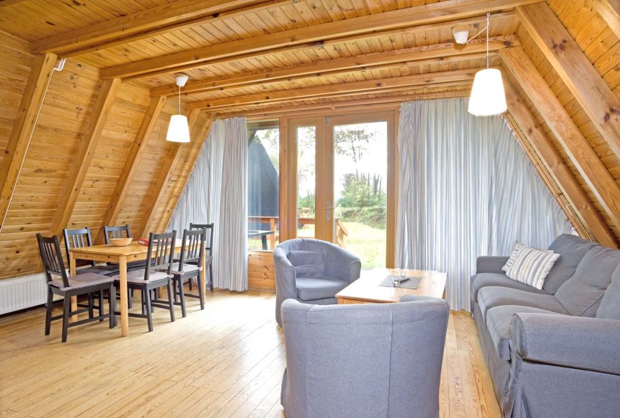 Foto von dem Wohn- und Essbereich im Nurdachhaus 379.