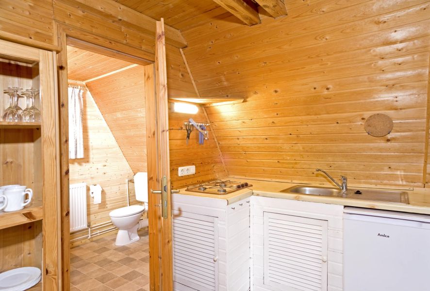 Foto von der Küche im Nurdachhaus 151 mit Zugang zum Bad